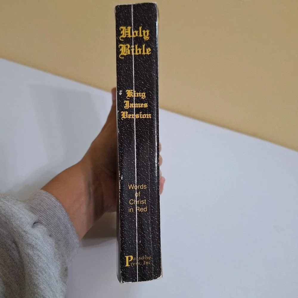 Holy Bible Paperback King James‎ Version By Paradise Press, Inc.